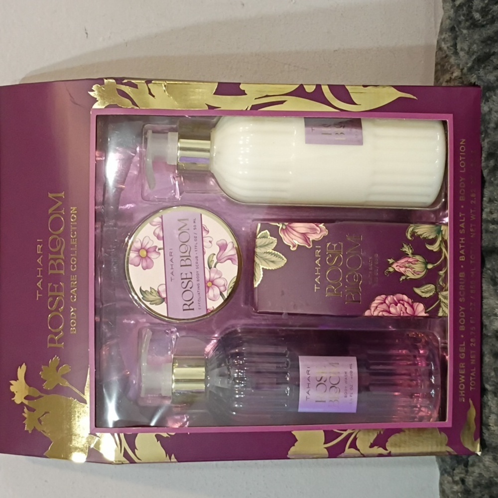 Tahari, NIB, Rose Bloom Body Care Collection, 4 Piece Set - Picture 3 of 8
